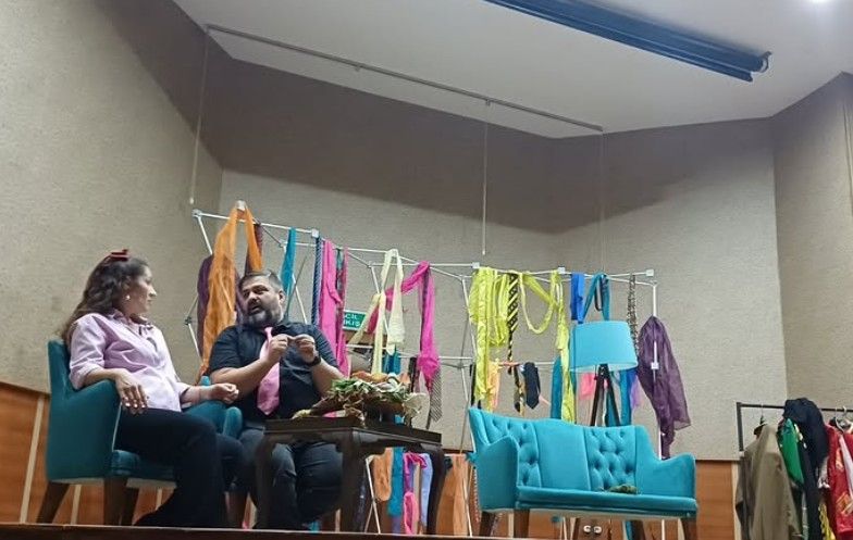 Benimle Güler Misin? Gölcük