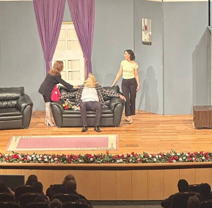 "Sizi Bir Yerdern Seviyor muyum ?" Bahçelivler'de sahnelendi