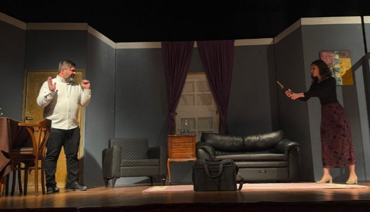 Sizi Bir Yerden Seviyor muyum ? Gölcük'te Sahnelendi